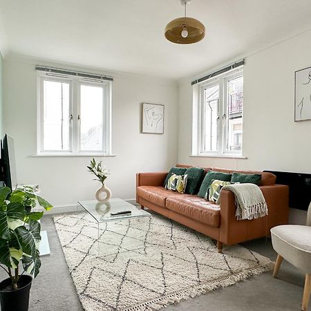 Luxury 2 Bedroom City Centre Apartment - Secure Parking - Amazing Location! カンタベリー エクステリア 写真