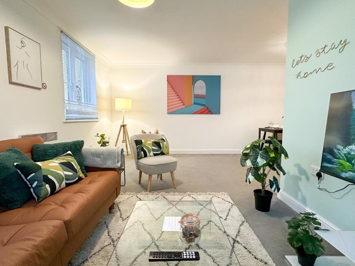 Luxury 2 Bedroom City Centre Apartment - Secure Parking - Amazing Location! カンタベリー エクステリア 写真