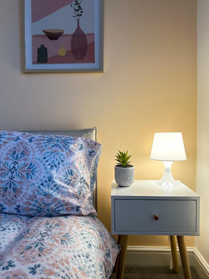 Luxury 2 Bedroom City Centre Apartment - Secure Parking - Amazing Location! カンタベリー エクステリア 写真