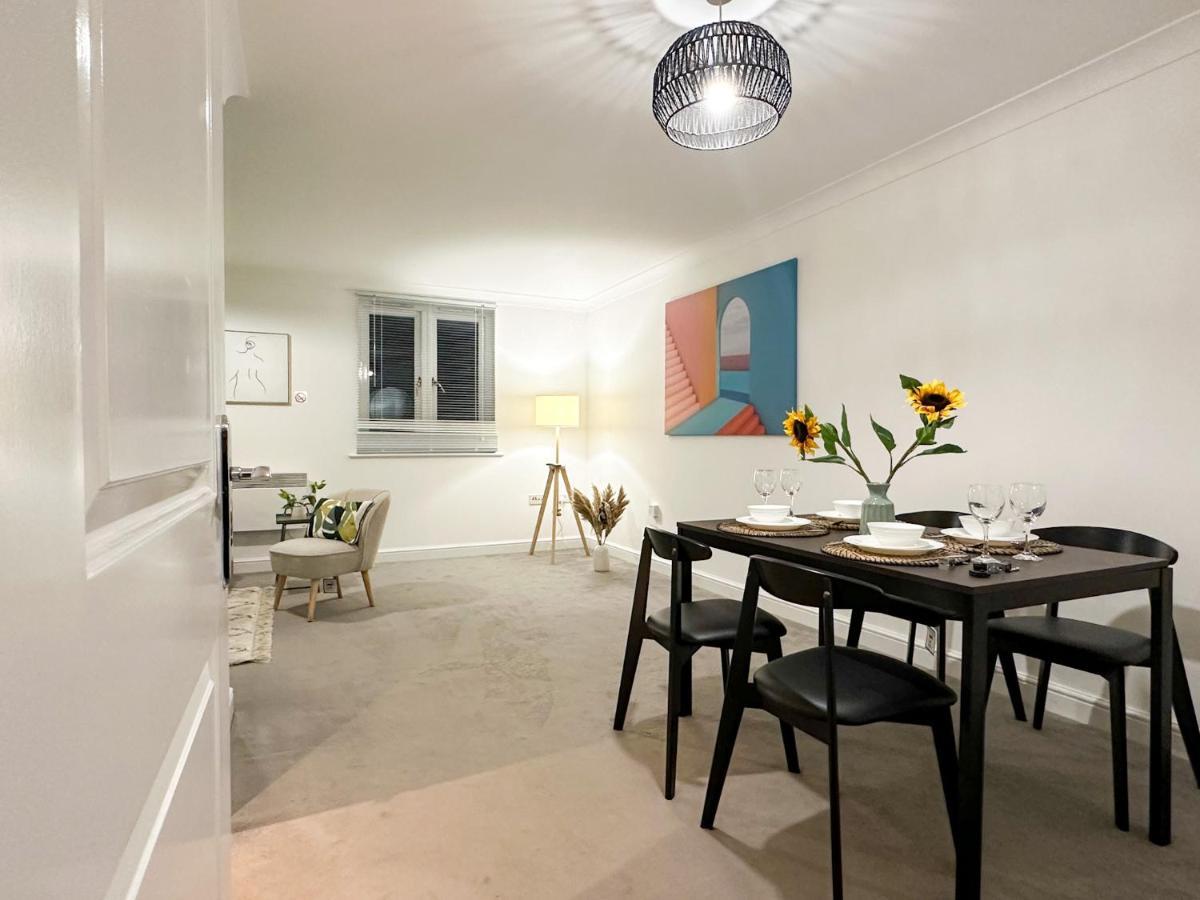 Luxury 2 Bedroom City Centre Apartment - Secure Parking - Amazing Location! カンタベリー エクステリア 写真