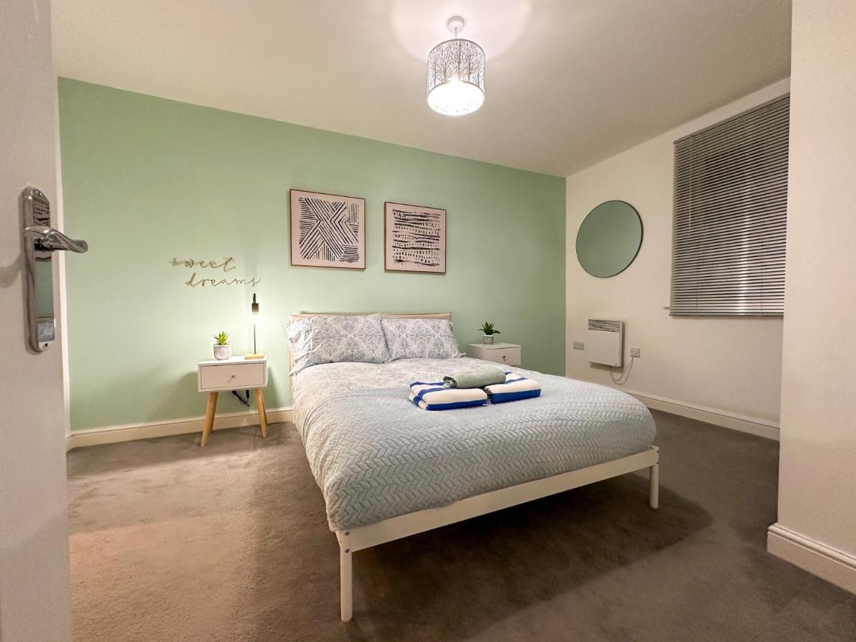 Luxury 2 Bedroom City Centre Apartment - Secure Parking - Amazing Location! カンタベリー エクステリア 写真