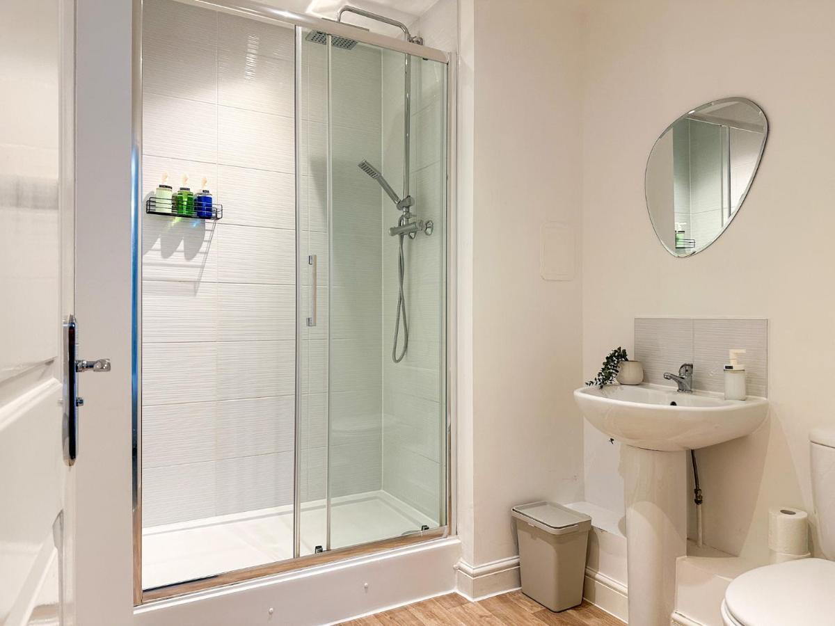 Luxury 2 Bedroom City Centre Apartment - Secure Parking - Amazing Location! カンタベリー エクステリア 写真