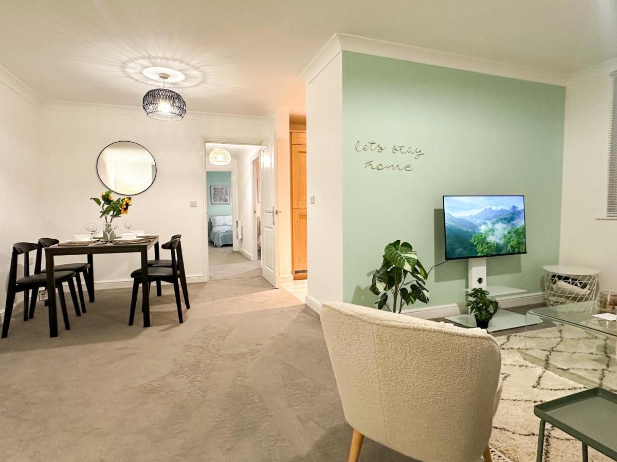 Luxury 2 Bedroom City Centre Apartment - Secure Parking - Amazing Location! カンタベリー エクステリア 写真