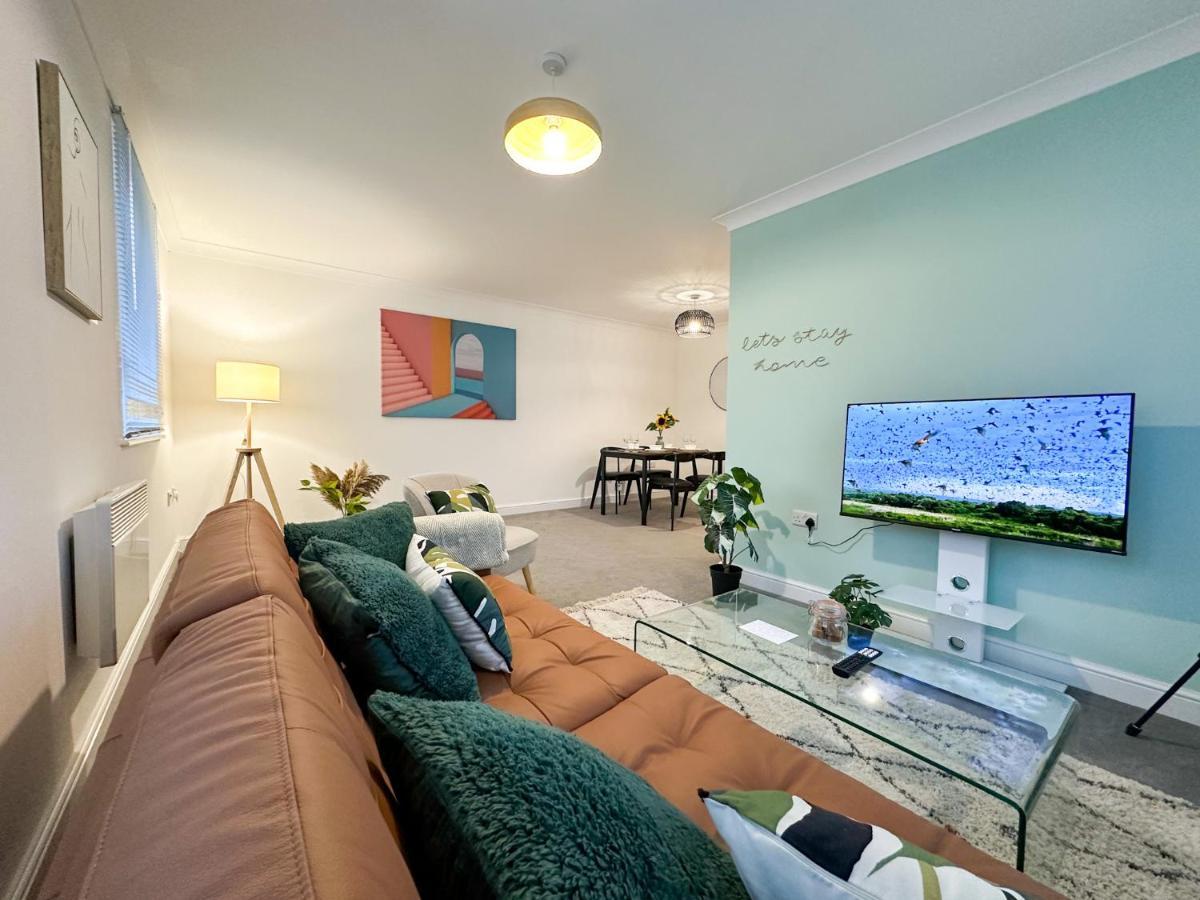 Luxury 2 Bedroom City Centre Apartment - Secure Parking - Amazing Location! カンタベリー エクステリア 写真
