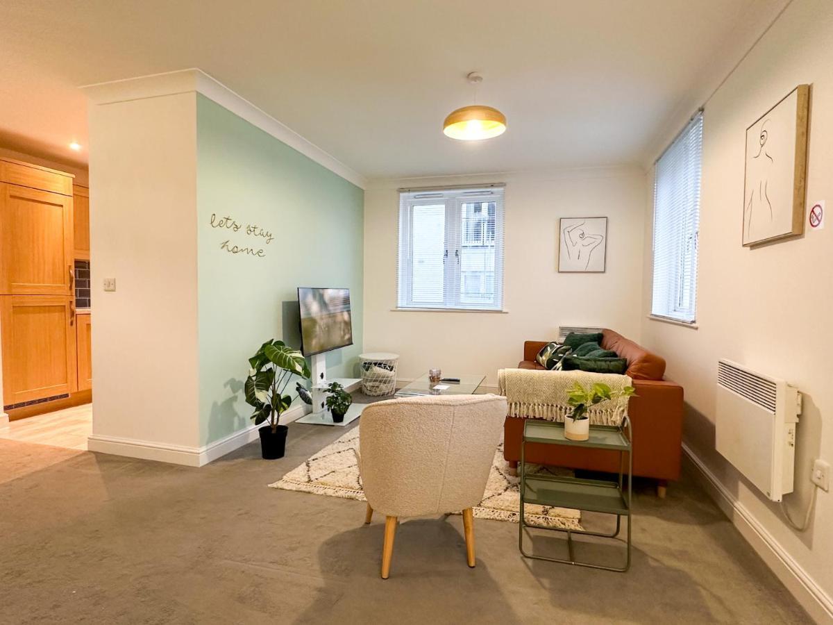 Luxury 2 Bedroom City Centre Apartment - Secure Parking - Amazing Location! カンタベリー エクステリア 写真