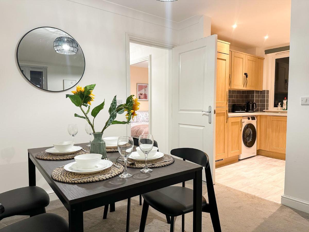 Luxury 2 Bedroom City Centre Apartment - Secure Parking - Amazing Location! カンタベリー エクステリア 写真
