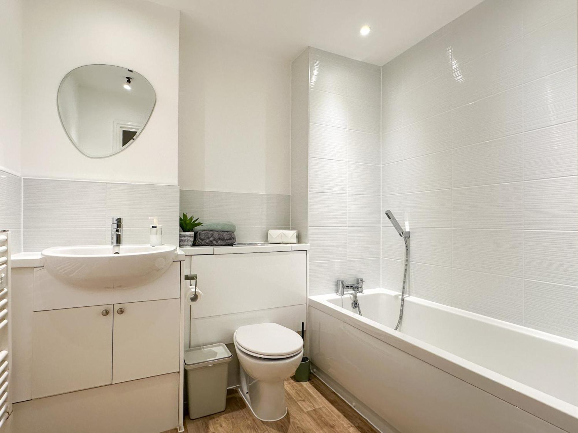 Luxury 2 Bedroom City Centre Apartment - Secure Parking - Amazing Location! カンタベリー エクステリア 写真