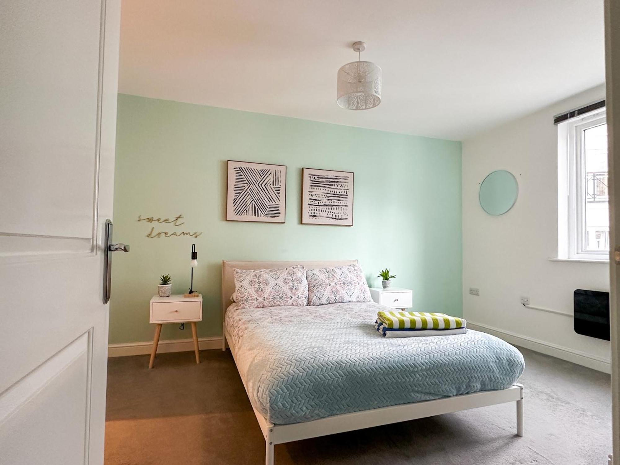 Luxury 2 Bedroom City Centre Apartment - Secure Parking - Amazing Location! カンタベリー エクステリア 写真