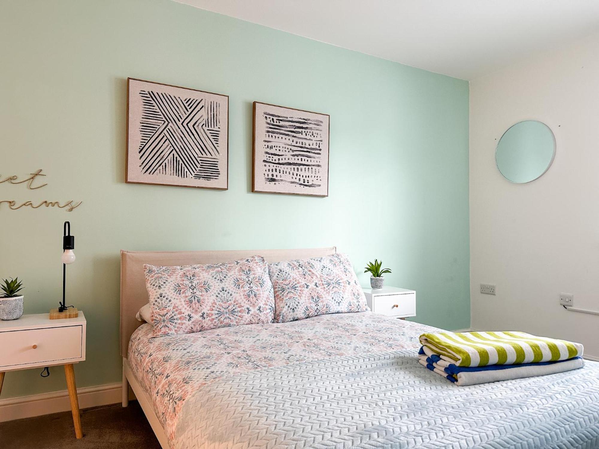 Luxury 2 Bedroom City Centre Apartment - Secure Parking - Amazing Location! カンタベリー エクステリア 写真